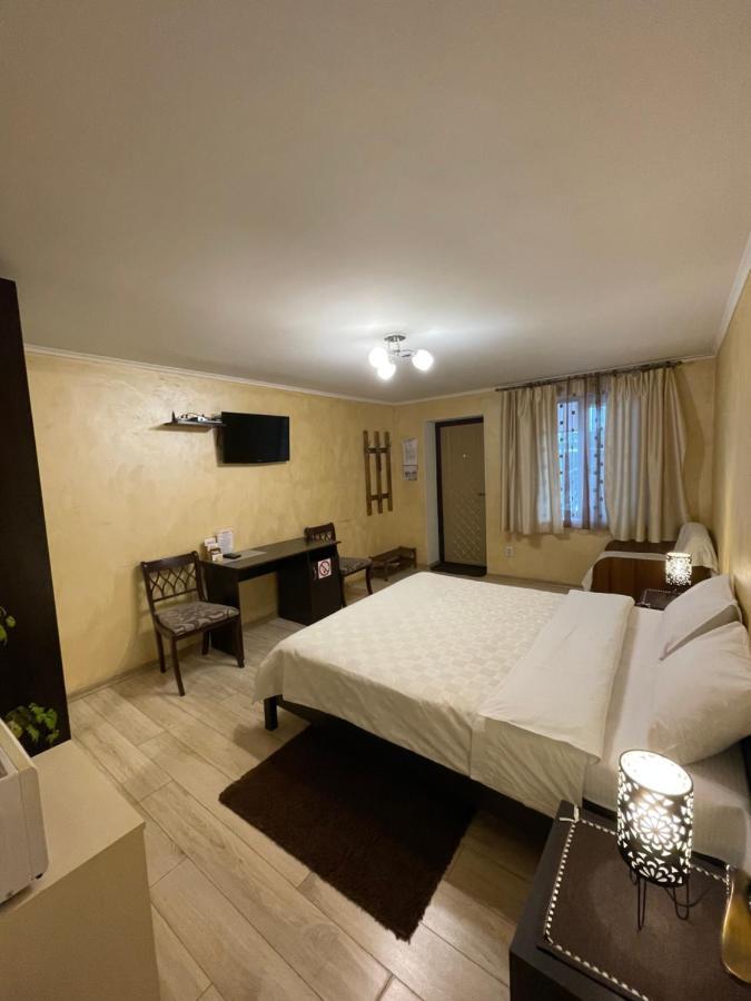 Guest House Sunrise Kamjanez-Podilskyj Exterior foto