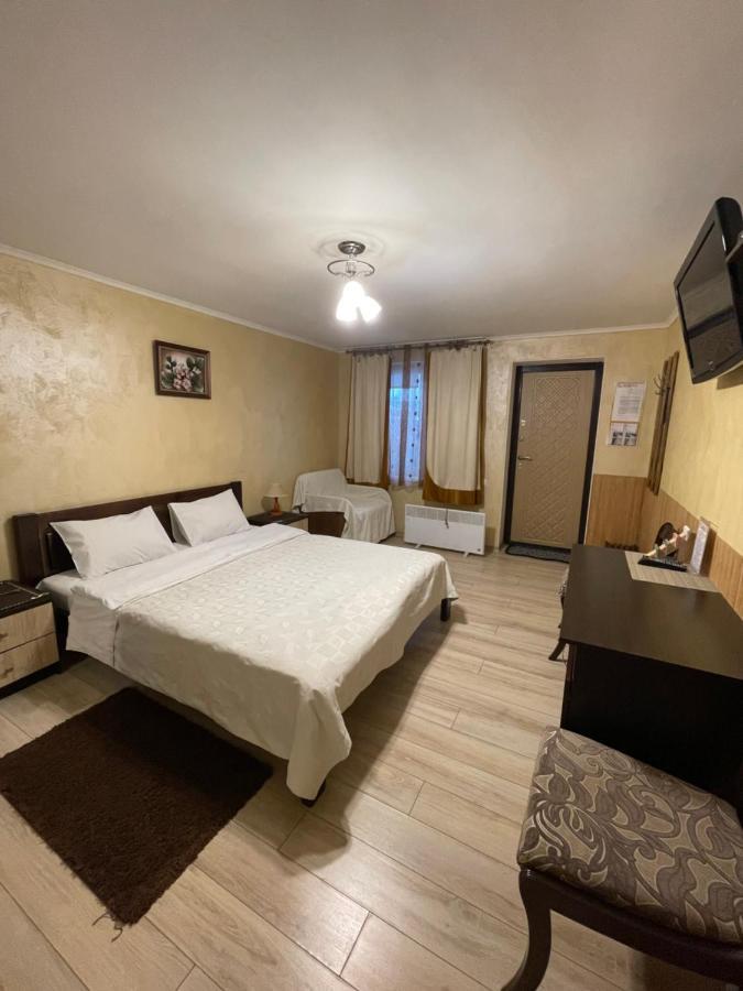 Guest House Sunrise Kamjanez-Podilskyj Exterior foto